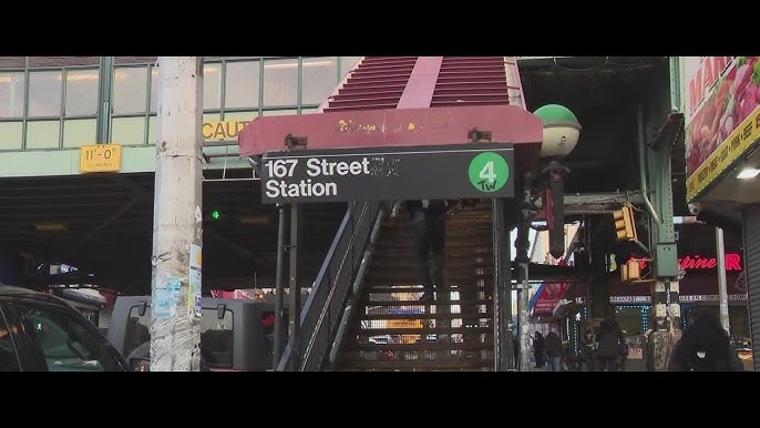 Man 61 Stabbed On Subway Car In The Bronx Officials