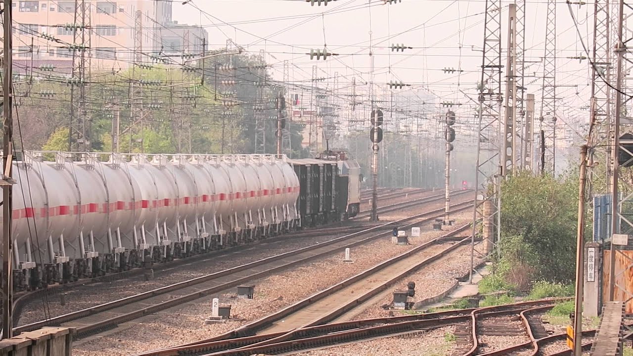 [HD] The Northbound freight train no. 45710 haul by HXD1C 0095 at JingGuang Line