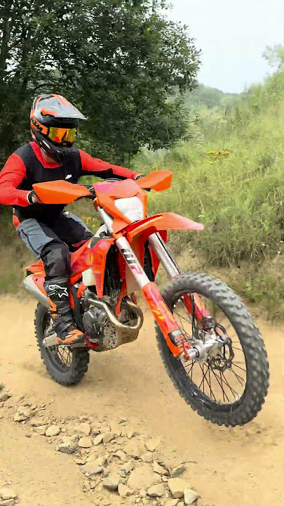 Blasting trails with the KTM 450 EXC-F SIX DAYS