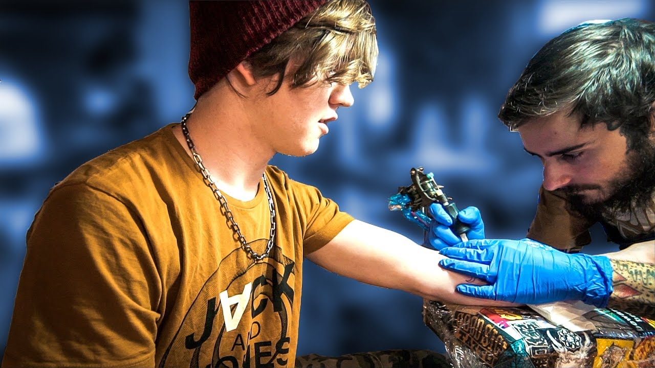 Делаю свою первую татуировку!!