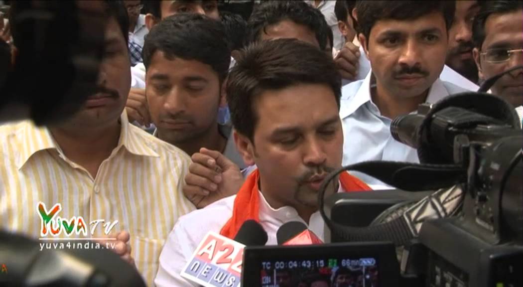 Shri Anurag Thakur while protesting outside Pawan Kumar Bansal's residence : 06.05.2013