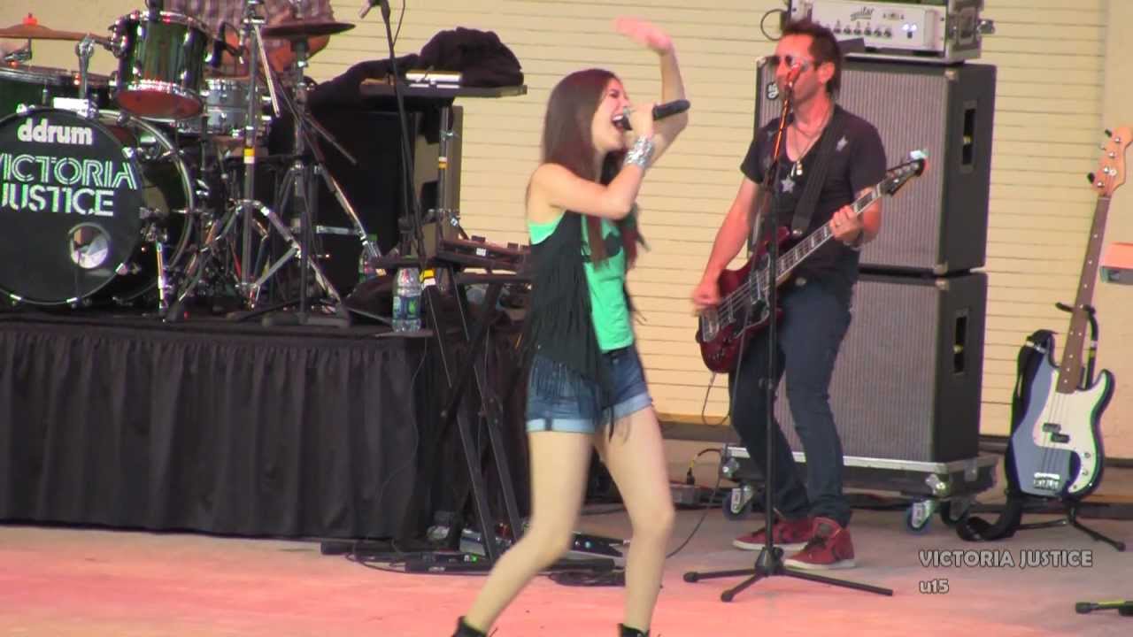 Victoria Justice - Best Friends Brother (BFB) LIVE!