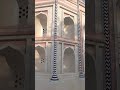 তাজমহলের রেপ্লিকা হলেও এতে রয়েছে নিজস্ব সৌন্দর্য ও স্থাপত্যশৈলী।