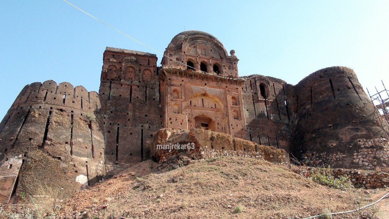 Gulganj Fort Chhatarpur   M P