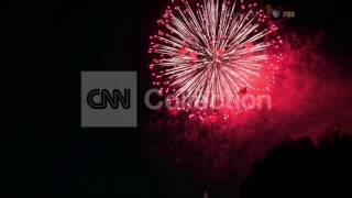 DC: FIREWORKS OVER NATIONAL MALL (MORE)