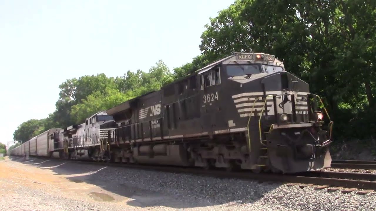 NORFOLK SOUTHERN GE ET44AC Tier 4 Southbound Mix/Intermodal Container Train