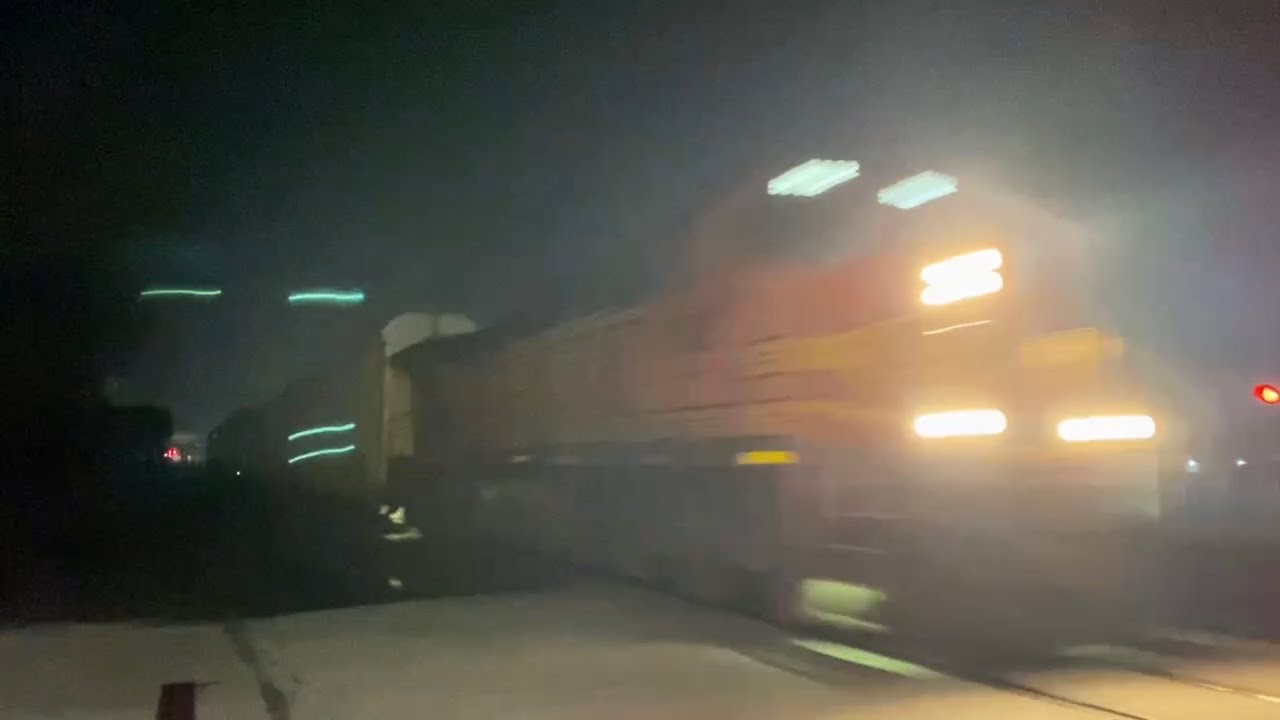 BNSF 5062 auto racks train