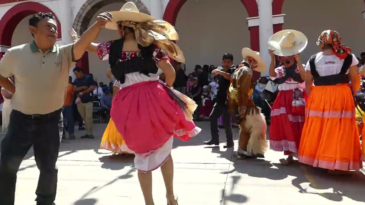 Estilo de bailar la chilena tradicional en Tecomaxtlahuca, Oaxaca.