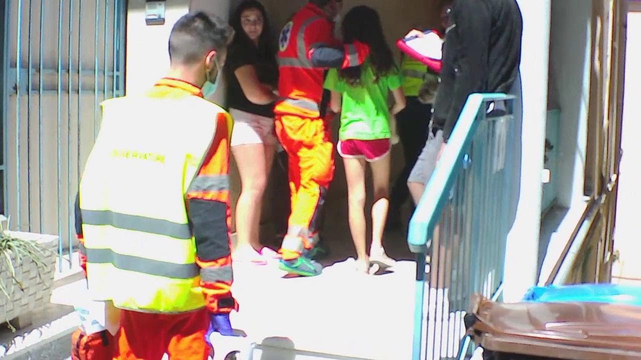 Incendio in un palazzo di Sanremo, bambini salvati da poliziotti e pompieri