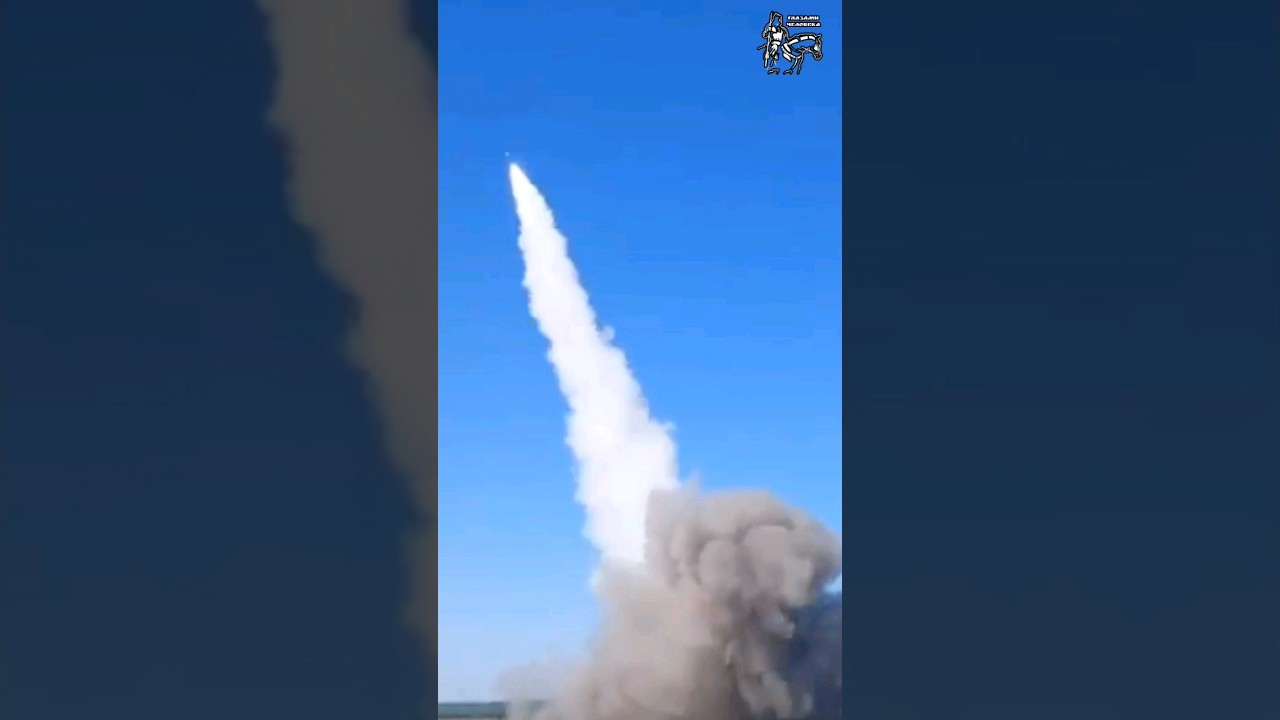 Расчет ЗРК «Бук-М1-2» выполняет задачу 