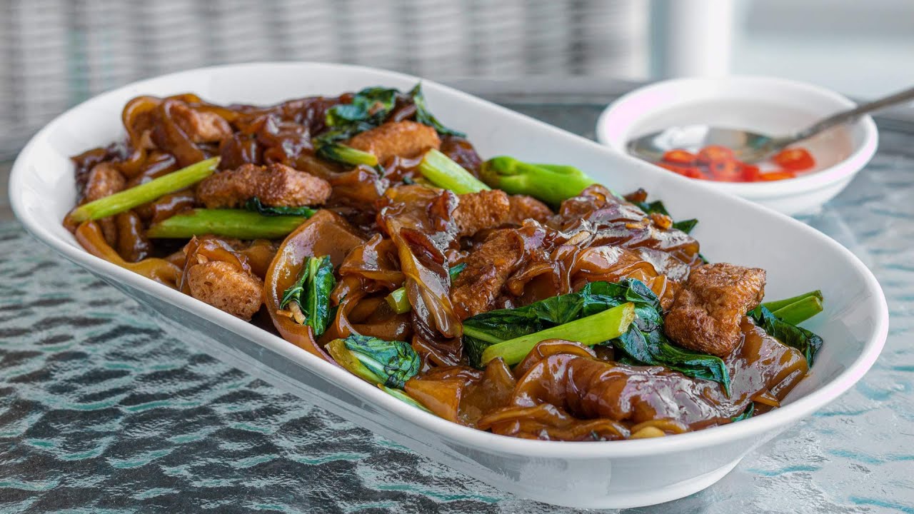 Vegan Thai Pad See Ew Recipe - Rice Noodles with Chinese Broccoli