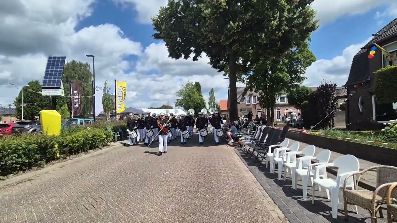K&G Leiden onderweg naar het startpunt - Grote Optocht Goor 2025