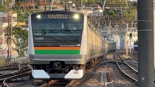 東海道線E233系3000番台E-56編成+E231系1000番台K-37編成 籠原行きが戸塚駅2番線に入線するシーン(E235系入線)