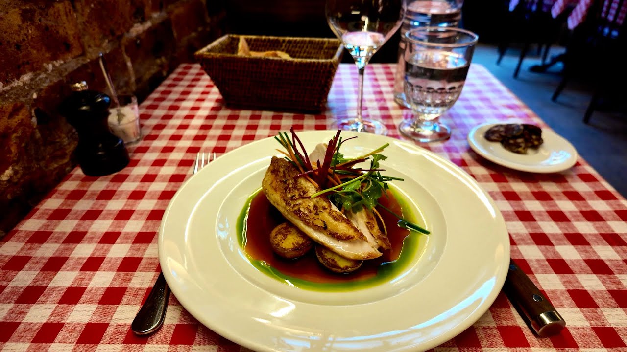 POV Solo Lunch at Paris classic bistro | Airline Pilot Eats