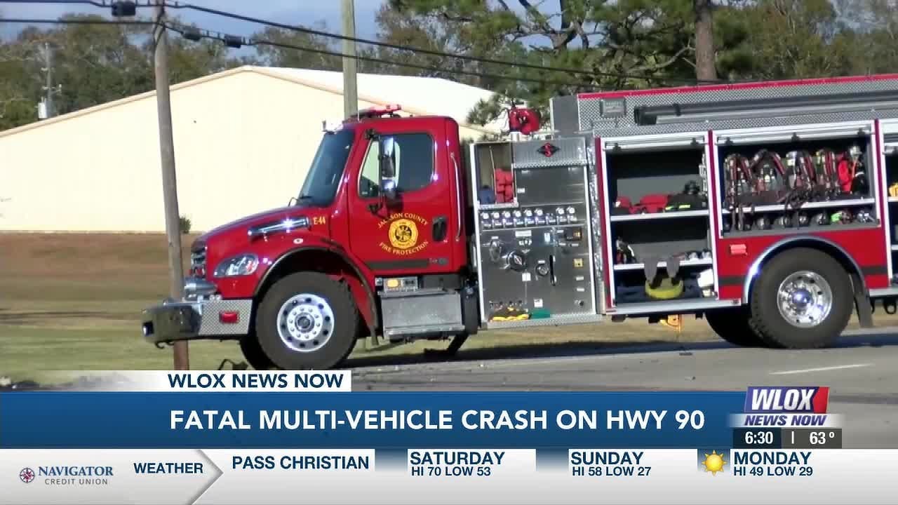 One dead in multi-vehicle crash on Highway 90 - YouTube