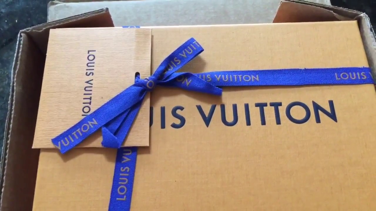 Unboxing the very iconic Louis Vuitton Egg Bag 