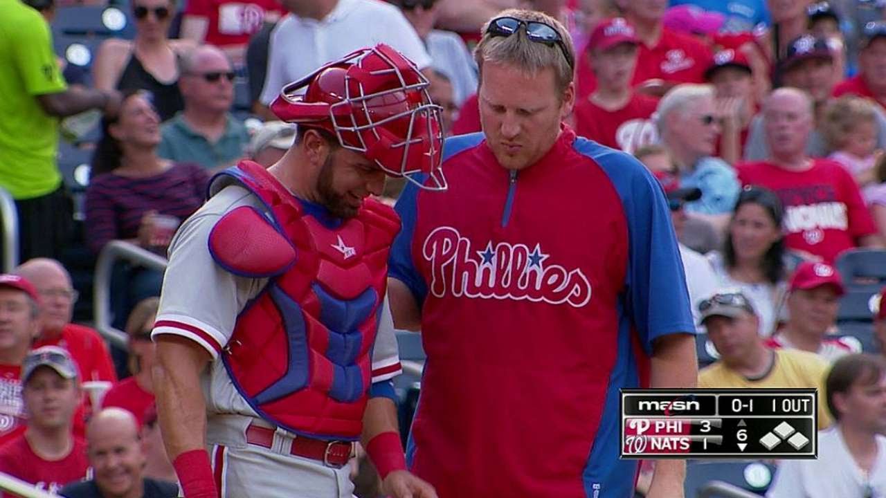 PHI@WSH: Nieves takes foul off wrist, stays in game