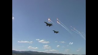 Szlovák MiG-29  géppár bemutatója a &quot;SIAD-2002&quot; rendezvényen.