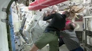 НАСА ищет причину попадания воды в шлем астронавта screenshot 2