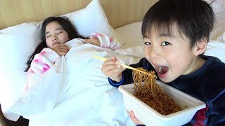 Black noodle Pretend play cooking for kids toys こっそり焼きそばを食べる？ おゆうぎ こうくんねみちゃん