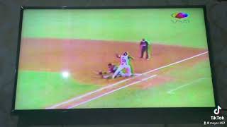 TREMENDA JUGADA QUE DA VICTORIA AL EQUIPO AMARILLO DEL CIBAO(AGUILAS CIBAEÑAS GANA FINAL   7 POR 4)