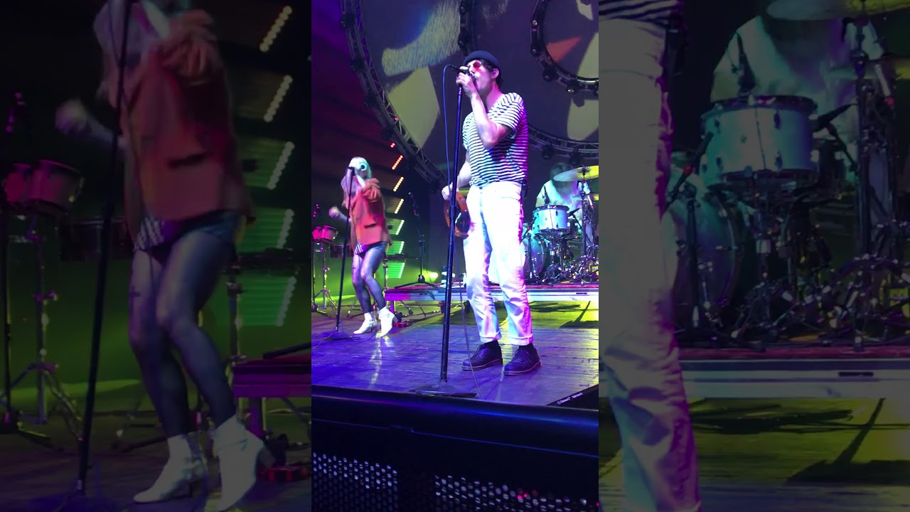 Scoobys in the back- Half noise- Paramore live in Miami