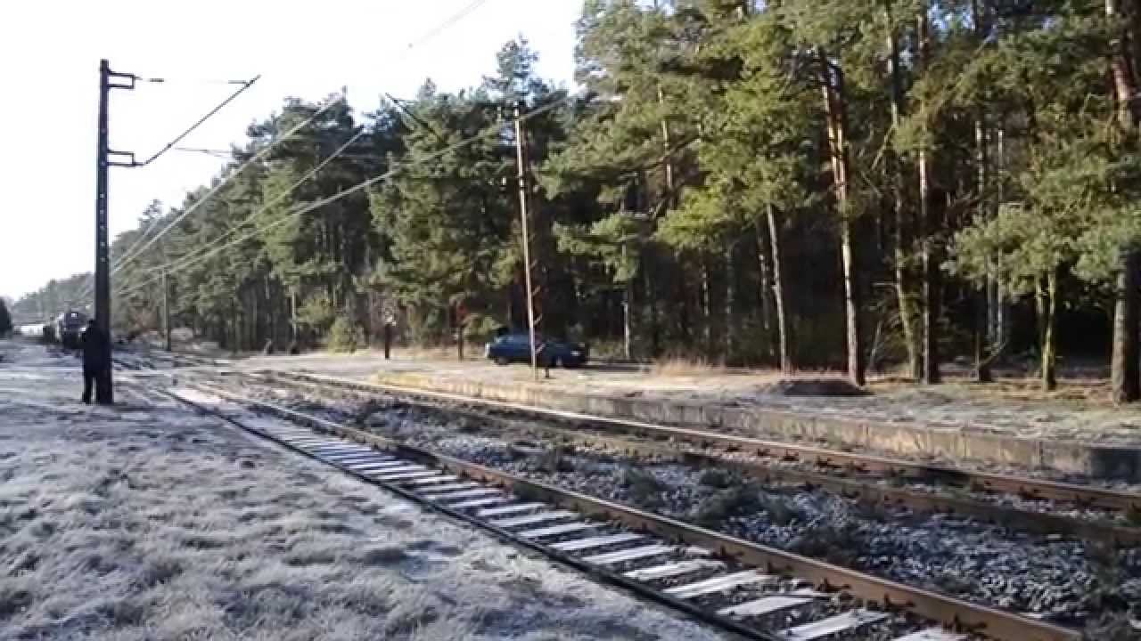 E6ACT-003 "DRAGON" z pociagiem towarowym