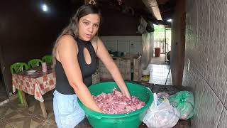 FARTURA NA ROÇA COMPRAMOS PORCO CAIPIRA ABATEMOS E FIZEMOS CARNE NA LATA