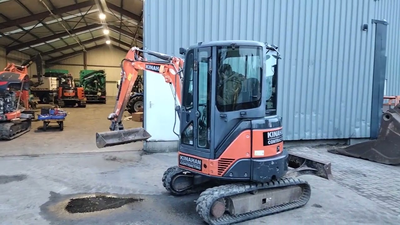 Hitachi ZX29U 3 CLR, bj 2011, 7 551 uur - YouTube
