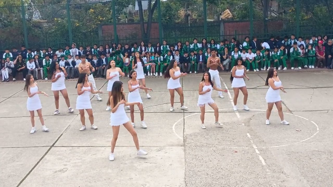 Izada de bandera - Décimo 💃🏻🕺🏻