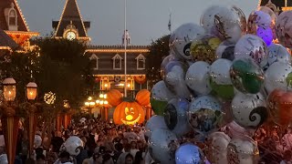 Haunted Mansion Holiday Soft Opened On Me! Disneyland WAS PACKED! screenshot 5