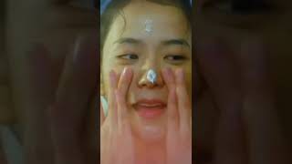 She is falling 😃 doesn't even know it yet 😍 jisoo 💜 snowdrop #kdrama