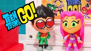 Abriendo de Teen Titans Go! Muñecas y juguetes con YouTube