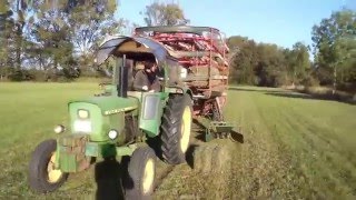 Heuballen laden mit John Deere 1120 LS und Fella Ballenautomat 125