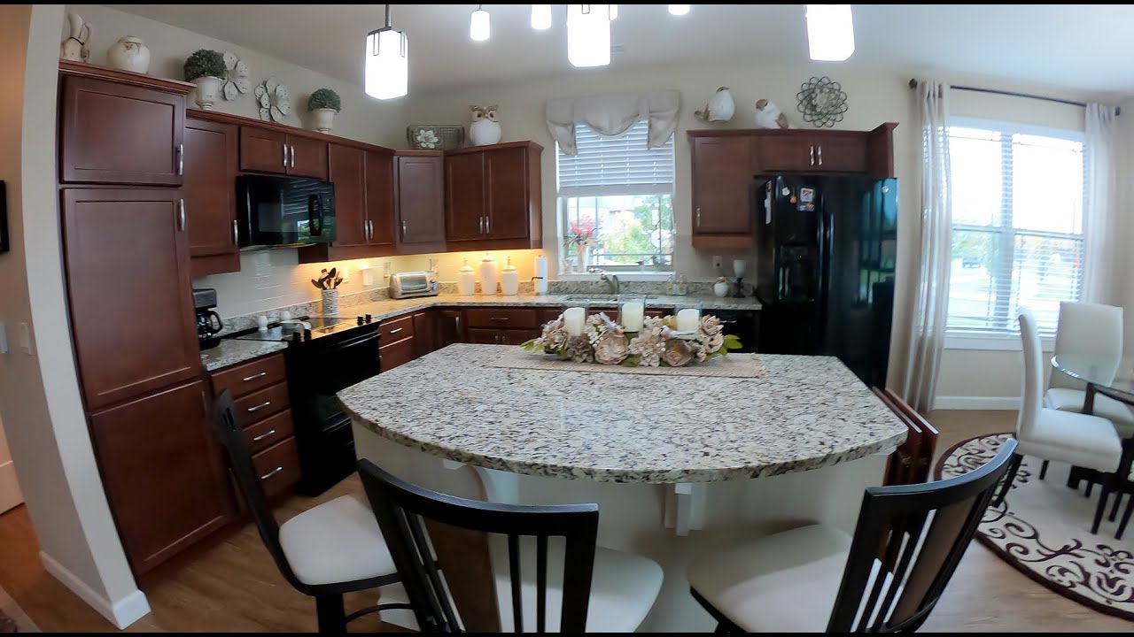 The Meadows – Two Bedroom Apartment with Den and Sunroom – 1,420 square feet – "The Royal"