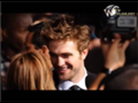 Kristen Stewart & Robert Pattinson arrive at Twili...