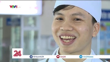 Nghĩa cử đẹp: Bác sĩ hiến máu cứu bệnh nhân nguy kịch | VTV24