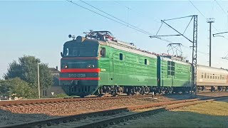 ВЛ10-1238 с поездом Евпатория-СПБ следует по перегону Евпатория-Курорт - Евпатория-Товарная.