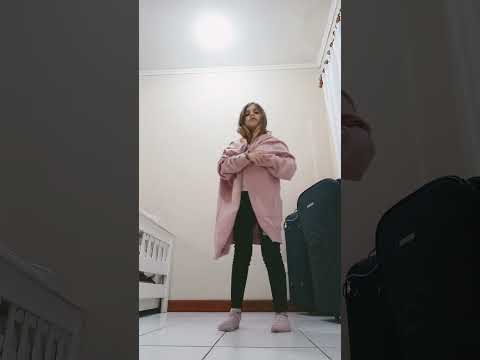 chakalita cambiandose de ropa