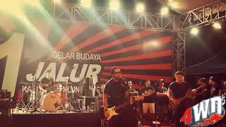 4WD BALI ' Live feat rahtwo triple-x 'salahkah aku mencintaimu (live)