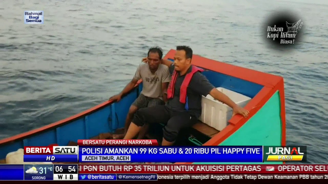 Petugas Buru Kapal Pengangkut Narkoba di Perairan Idi Rayeek