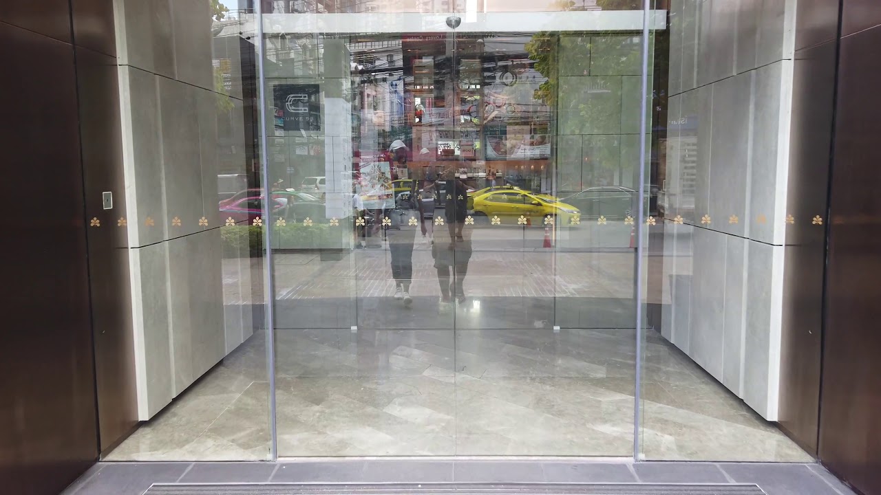 chez shibata and  Sendai Ramen Mokkori, Thonglor