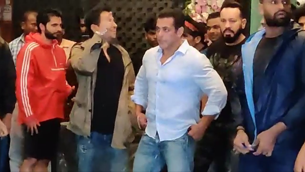 Salman Khan At Arpita Khan's Ganapati Visarjan | Salman Khan's Ganapati 2019