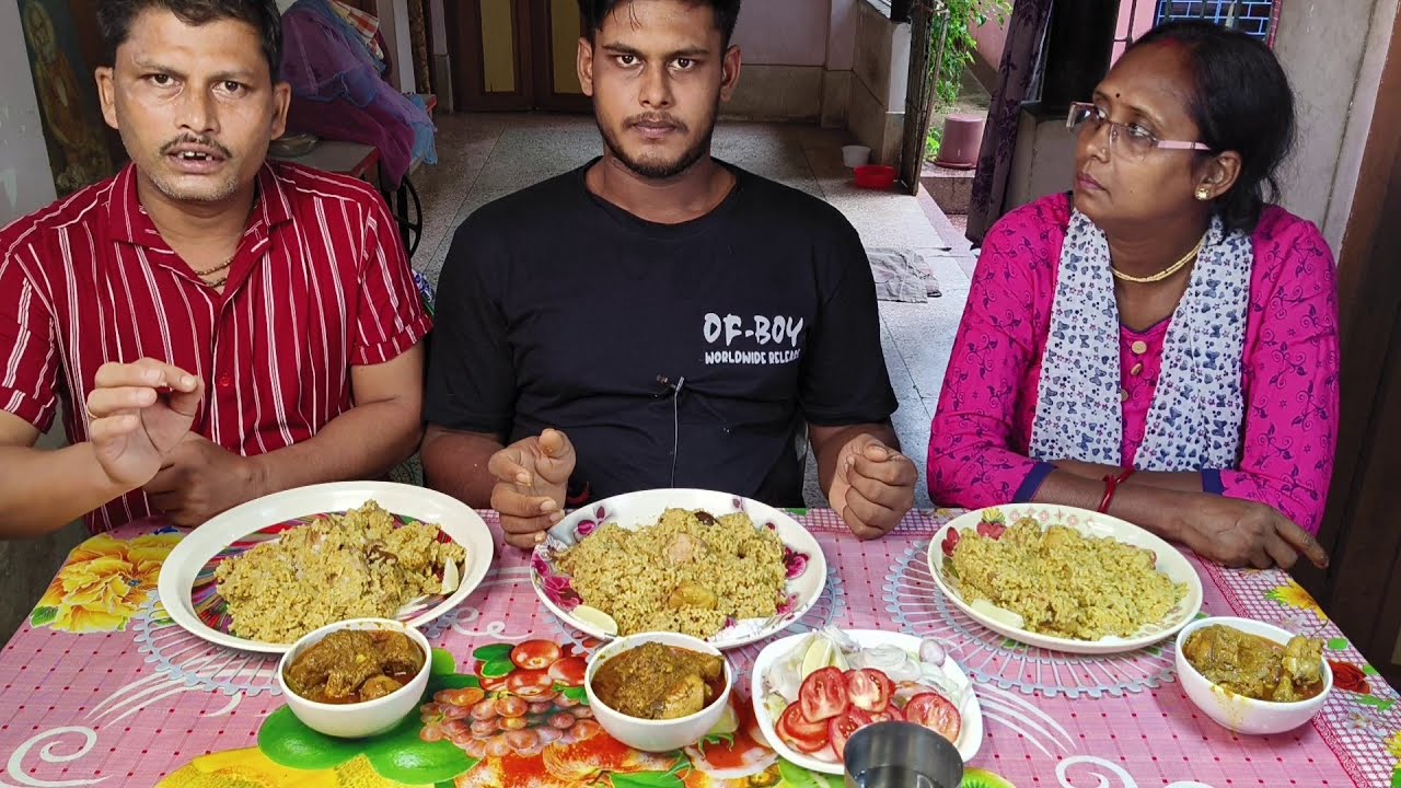 চিকেন ভুনাখিচুড়ী আর চিকেন কসা দিয়ে বর্ষার দিনে জমিয়ে খেলাম | Eating Bhuna Khichuri ,Chicken Kosha
