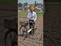 देसी जुगाड़ का कमाल 😱 पुरानी साइकिल बनी बीज बोने की मशीन! 🚜
