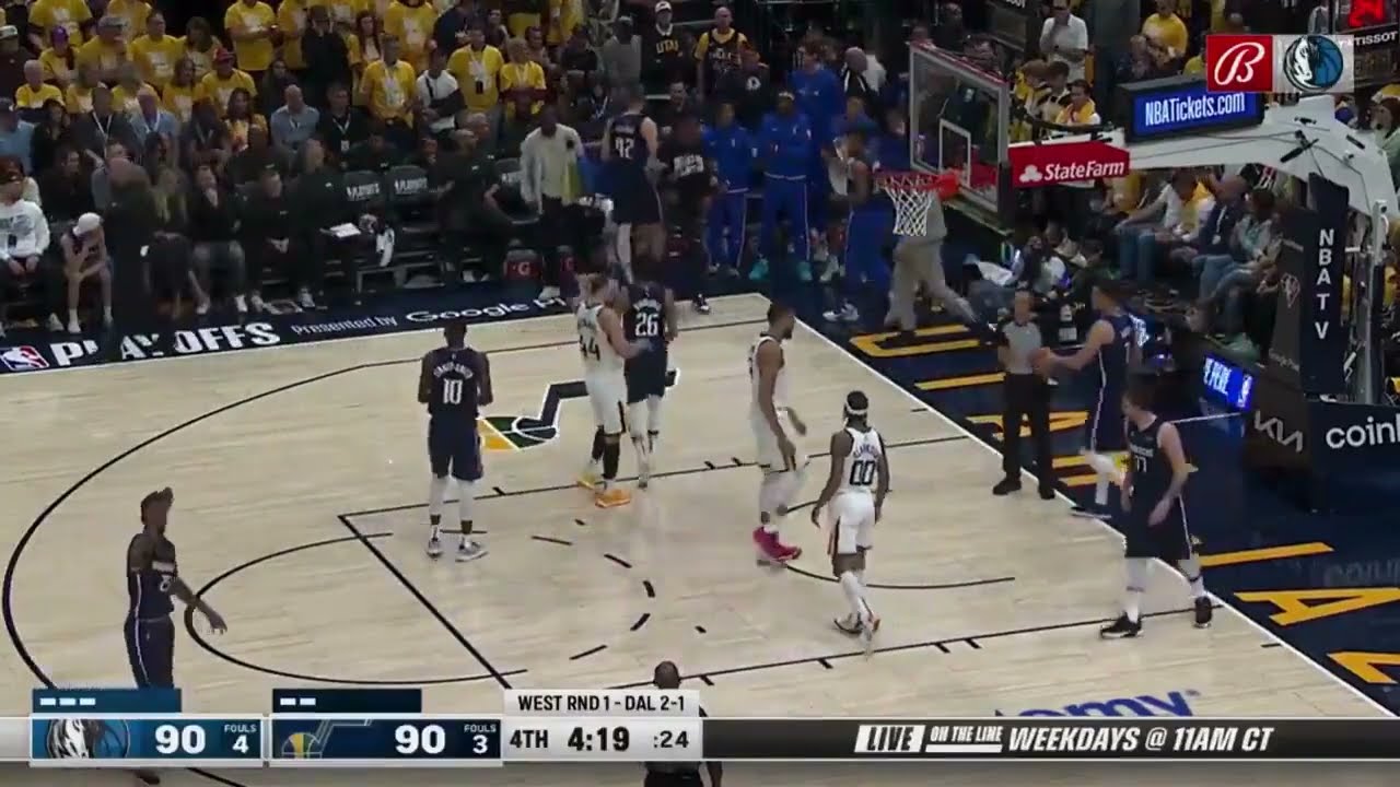Mavs bench celebrates as Gobert airballs the crunchtime Freethrow