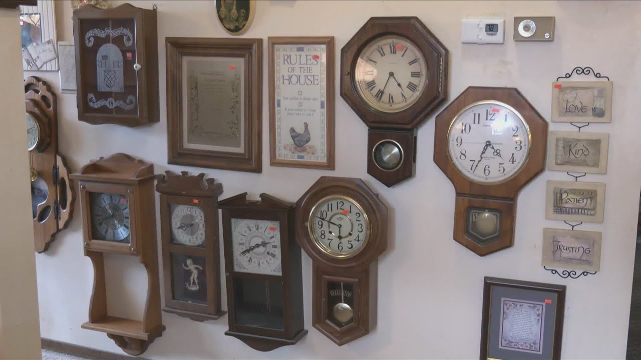Sioux Falls Woman Sells Clocks from Collection of Over 3,000 Clocks