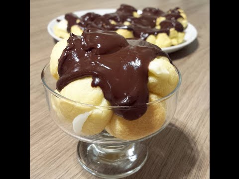 Profiterol, top şeklindeki hamurun içine doldurulmuş özel krema ve üstü eritilmiş çikolata kaplı bir. 