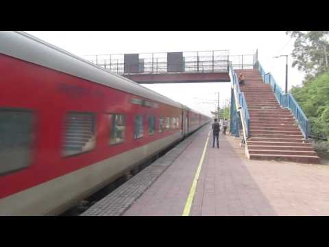 12436 New Delhi-Dibrugarh Town Rajdhani Express via LKO with TKD WDP-4D