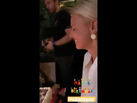 Χριστίνα Κοντοβά: Γιόρτασε τα γενέθλιά της με τις φίλες της!
